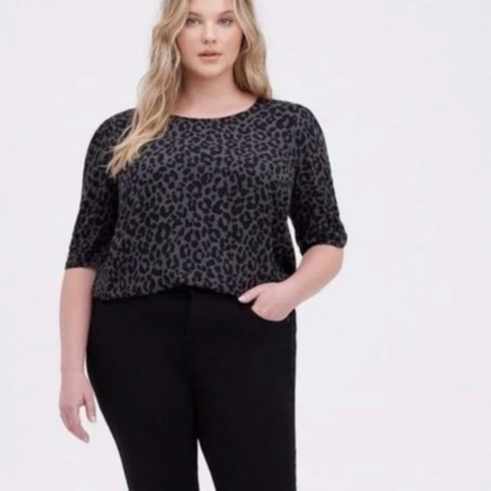 Torrid Leopard Print Ruched Sleeve Crepe Keyhole Back Blouse Size 5X - Picture 2 of 11
